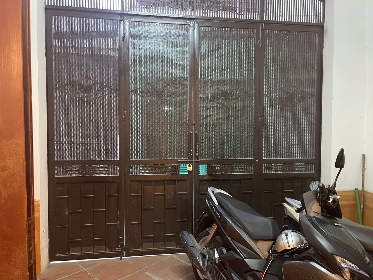 Cho thuê nhà nguyên căn ngõ 230 Định Công Thượng, 55m2 x 4 tầng, 5 ngủ, 17 triệu/tháng - Ảnh chính